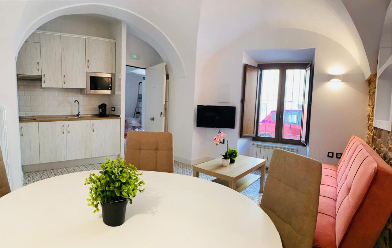 Al-Qazeres Suites Caces Exterior foto