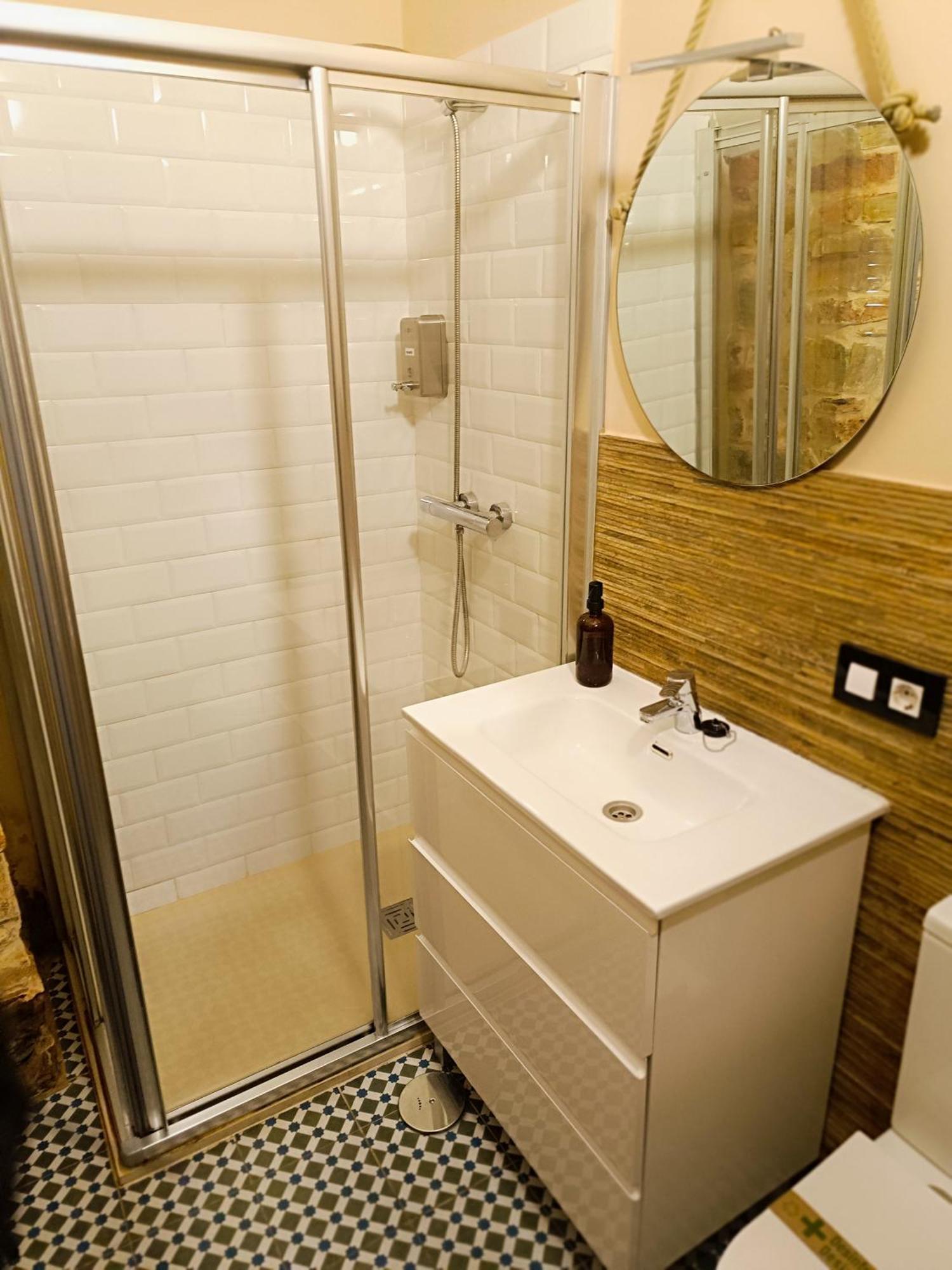 Al-Qazeres Suites Caces Exterior foto