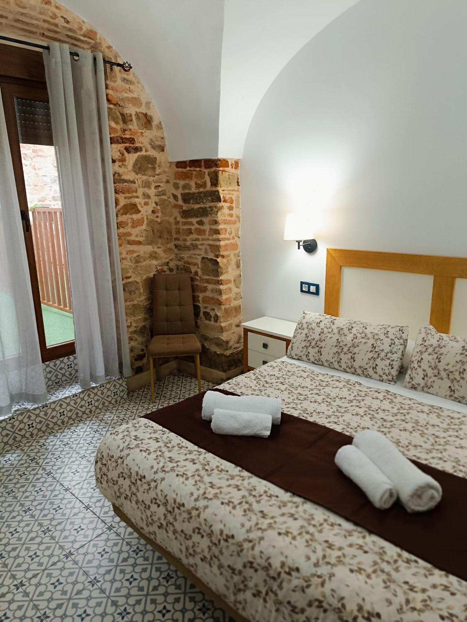 Al-Qazeres Suites Caces Exterior foto