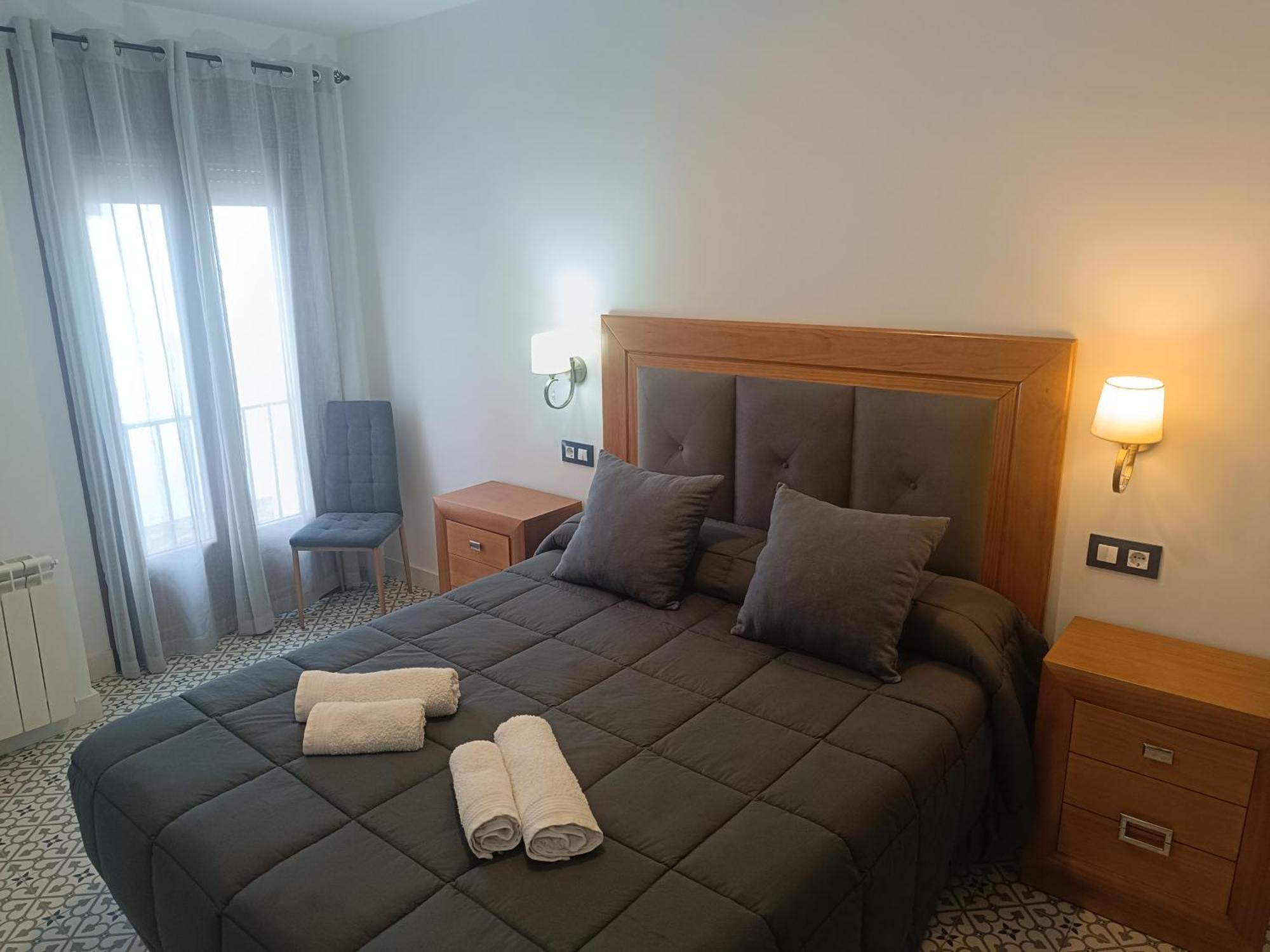 Al-Qazeres Suites Caces Exterior foto