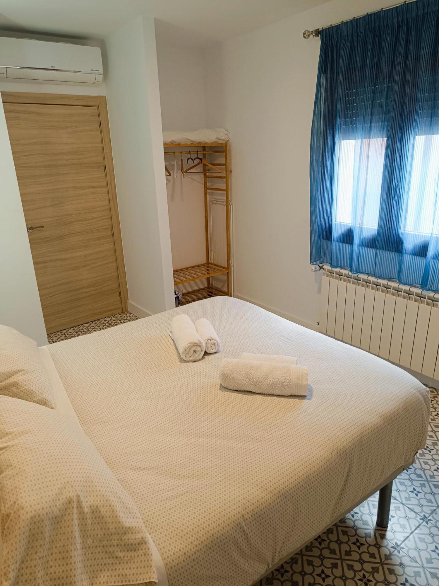 Al-Qazeres Suites Caces Exterior foto